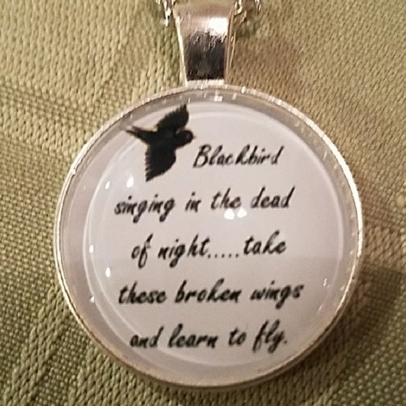 New the beatles necklace - Picture 3 of 3